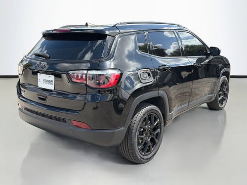 Used 2024 Jeep Compass Latitude w/ Altitude Special Edition image 3