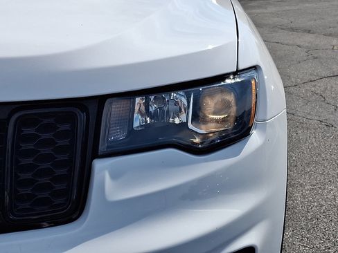 Used 2019 Jeep Grand Cherokee Laredo AWD/4WD image 9