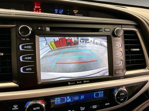 Used 2017 Toyota Highlander XLE w/ Protection Package #3 AWD/4WD image 26