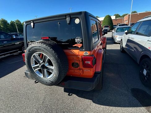 Used 2018 Jeep Wrangler Unlimited Sahara AWD/4WD image 14