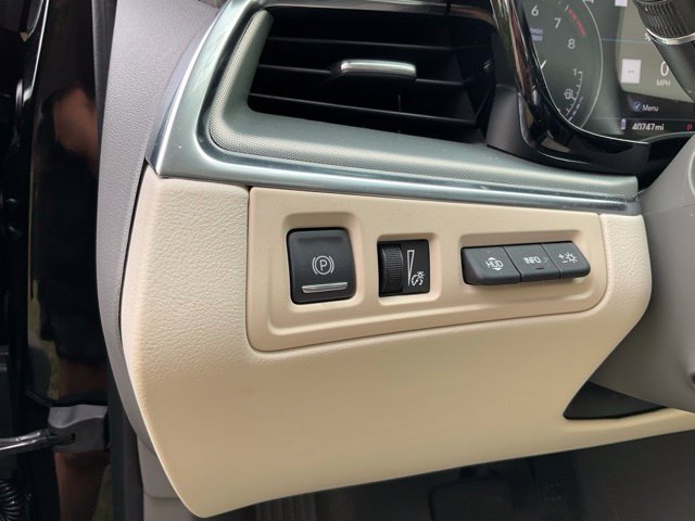 Used 2023 Cadillac XT5 Premium Luxury w/ Technology Package AWD/4WD image 10