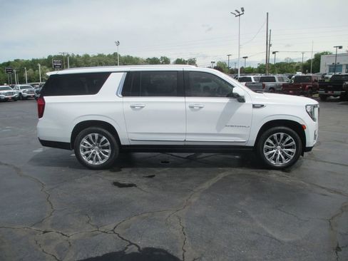 Used 2021 GMC Yukon XL Denali w/ Denali Ultimate Package AWD/4WD image 5