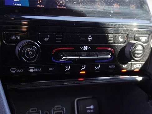 Certified 2023 Jeep Grand Cherokee Limited image 25