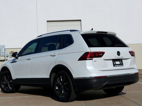 Used 2023 Volkswagen Tiguan SE w/ Panoramic Sunroof Package FWD image 31