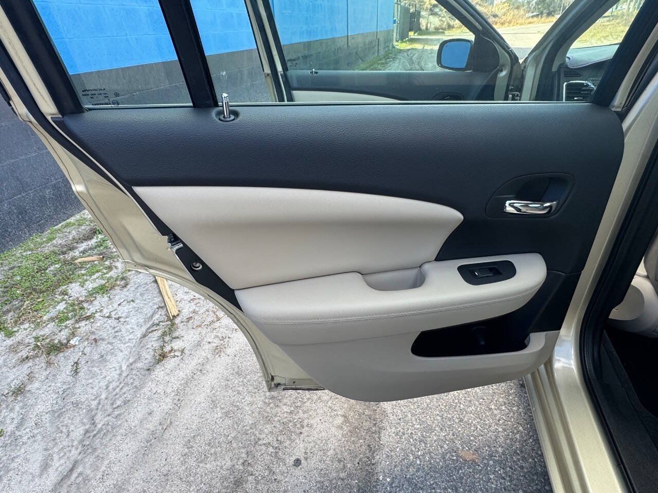 Used 2011 Chrysler 200 Limited FWD image 22