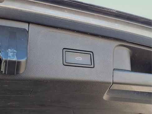 Used 2024 Volkswagen Atlas SE image 25