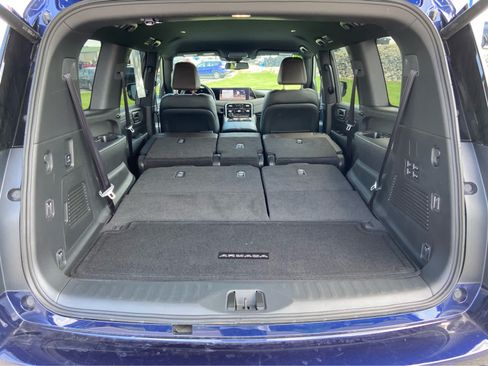 Used 2025 Nissan Armada SL AWD/4WD image 9