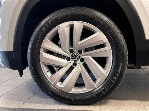 Used 2023 Volkswagen Atlas Cross Sport SE w/ Panoramic Sunroof Package AWD/4WD image 7