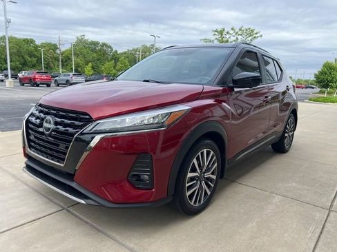 Used 2023 Nissan Kicks SR w/ SR Premium Package FWD image 9