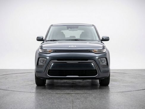 Used 2025 Kia Soul LX w/ LX Technology Package image 2