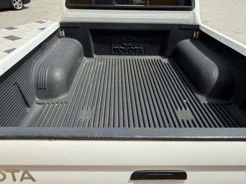 Used 2002 Toyota Tacoma PreRunner RWD image 9