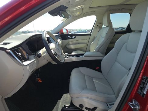 Used 2023 Volvo XC60 B5 Plus w/ Climate Package AWD/4WD image 5