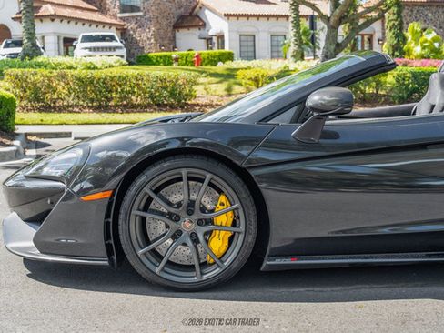 Used 2018 McLaren 570S Spider RWD image 4