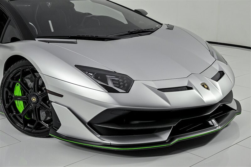Used 2020 Lamborghini Aventador SVJ AWD/4WD image 3