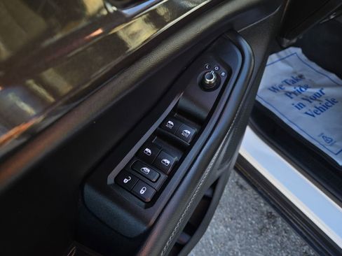 Used 2023 Jeep Grand Cherokee Altitude image 11