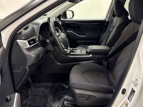 Certified 2023 Toyota Highlander LE image 13