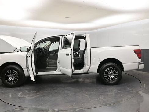 Used 2024 Nissan Titan SV AWD/4WD image 30