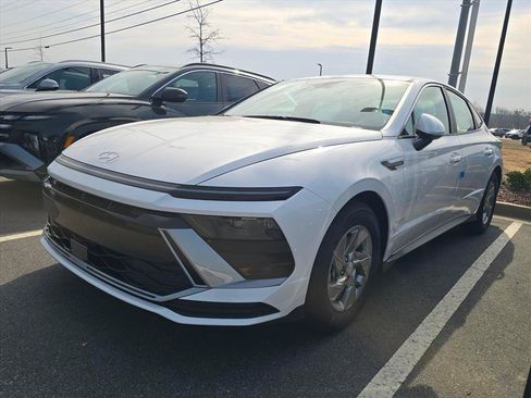 New 2026 Hyundai Sonata SE FWD image 3