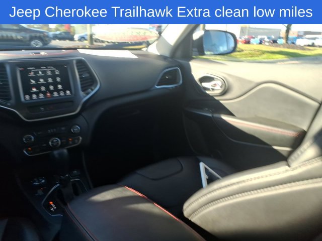 Used 2019 Jeep Cherokee Trailhawk w/ Comfort/Convenience Group AWD/4WD image 12