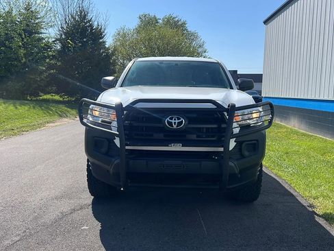 Used 2017 Toyota Tacoma SR AWD/4WD image 2