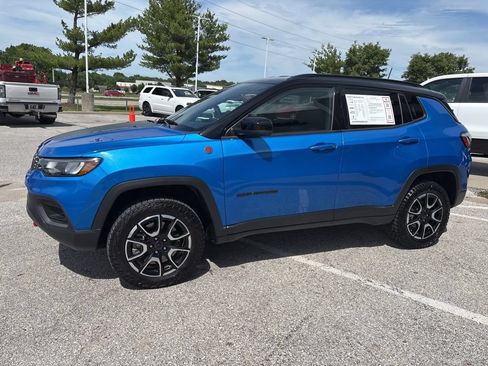 Used 2025 Jeep Compass Trailhawk AWD/4WD image 15