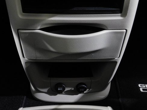 Used 2011 Dodge Grand Caravan SXT image 44