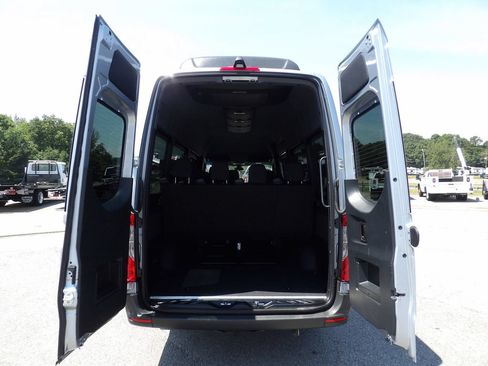 Used 2025 Mercedes-Benz Sprinter 2500 image 43