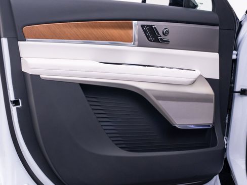 New 2026 Cadillac Vistiq Luxury w/ LPO, Floor Liner Package AWD/4WD image 12