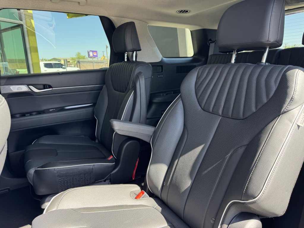 Used 2024 Hyundai Palisade Limited FWD image 39