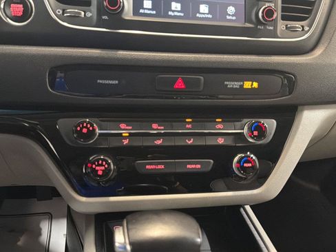 Used 2019 Kia Sedona EX FWD image 18