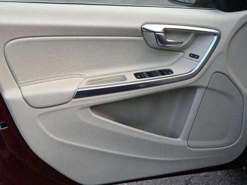 Used 2013 Volvo S60 T5 image 17