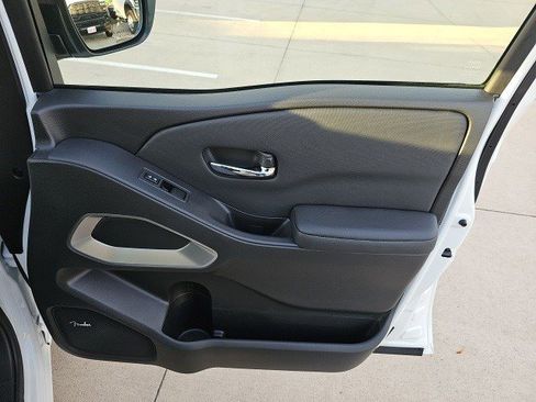 Used 2024 Nissan Frontier SL w/ Technology Package image 15