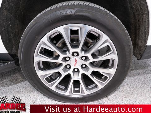 Used 2025 GMC Yukon XL Denali image 10