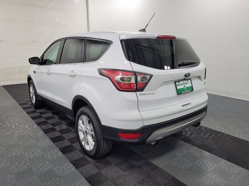 Used 2017 Ford Escape SE w/ SE Cold Weather Package AWD/4WD image 5