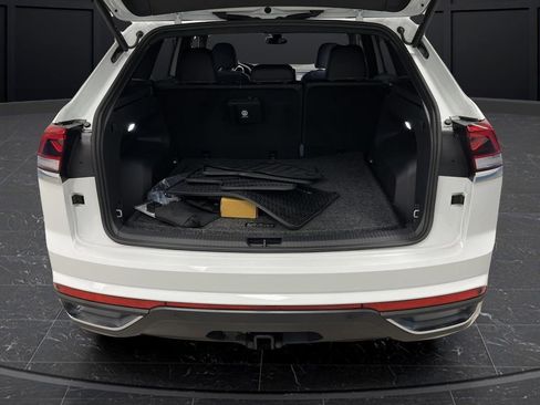 Used 2025 Volkswagen Atlas Cross Sport SE w/ Panoramic Sunroof Package image 15