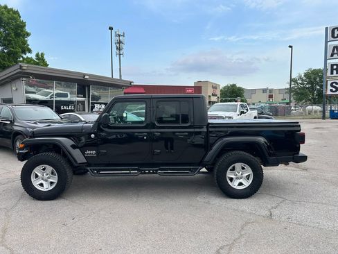 Used 2020 Jeep Gladiator Overland AWD/4WD image 2