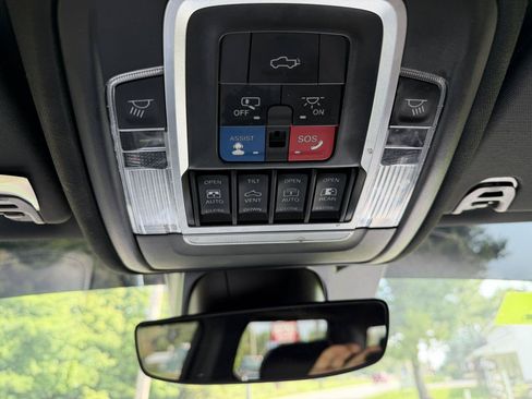 Used 2020 RAM 1500 Laramie AWD/4WD image 38