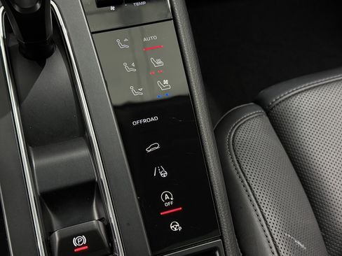 Certified 2025 Porsche Macan image 39