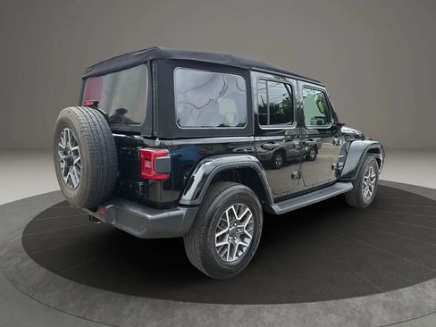 Used 2024 Jeep Wrangler Unlimited Sahara w/ Safety Group AWD/4WD image 5