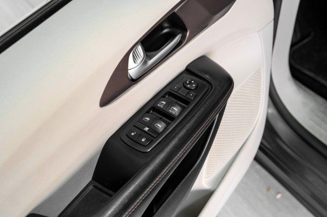 Used 2019 Chrysler Pacifica Touring-L FWD image 40