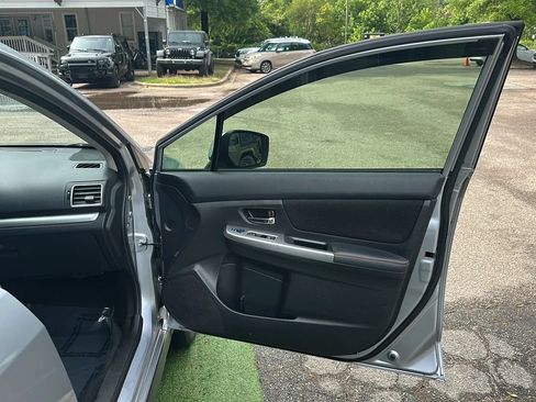 Used 2017 Subaru Crosstrek 2.0i Premium AWD/4WD image 23