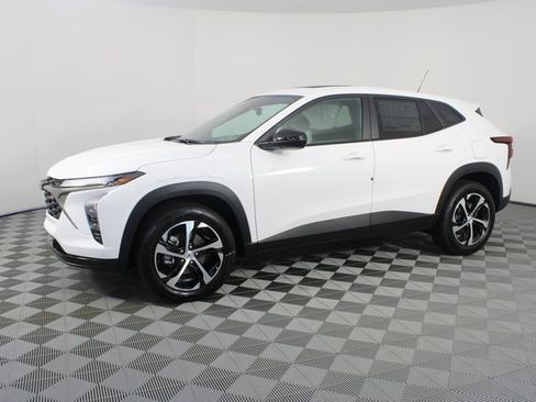 New 2026 Chevrolet Trax RS w/ Sunroof Package image 2