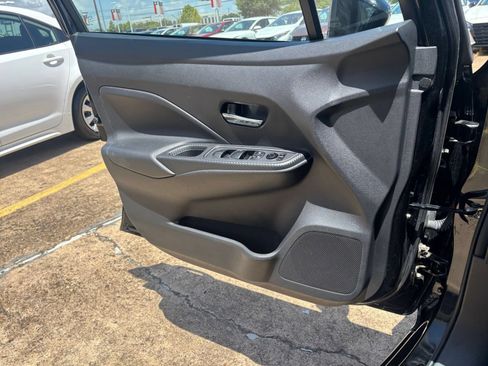 Used 2025 Nissan Versa SV FWD image 18