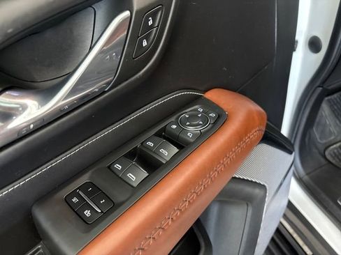 Used 2023 GMC Yukon Denali Ultimate image 12