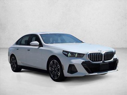 Used 2026 BMW 530i xDrive AWD/4WD image 3