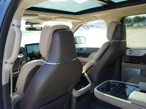 Used 2023 Lincoln Navigator Reserve image 30