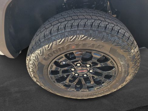 New 2026 GMC Canyon Elevation w/ Convenience Package image 9