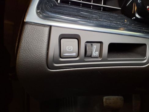 Used 2025 Cadillac XT5 Premium Luxury image 17