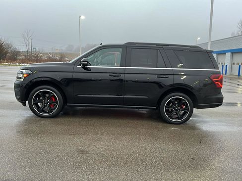 Used 2024 Ford Expedition Limited image 3