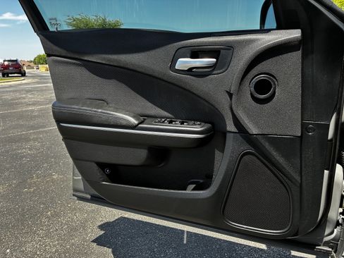 Used 2018 Dodge Charger SXT RWD image 29